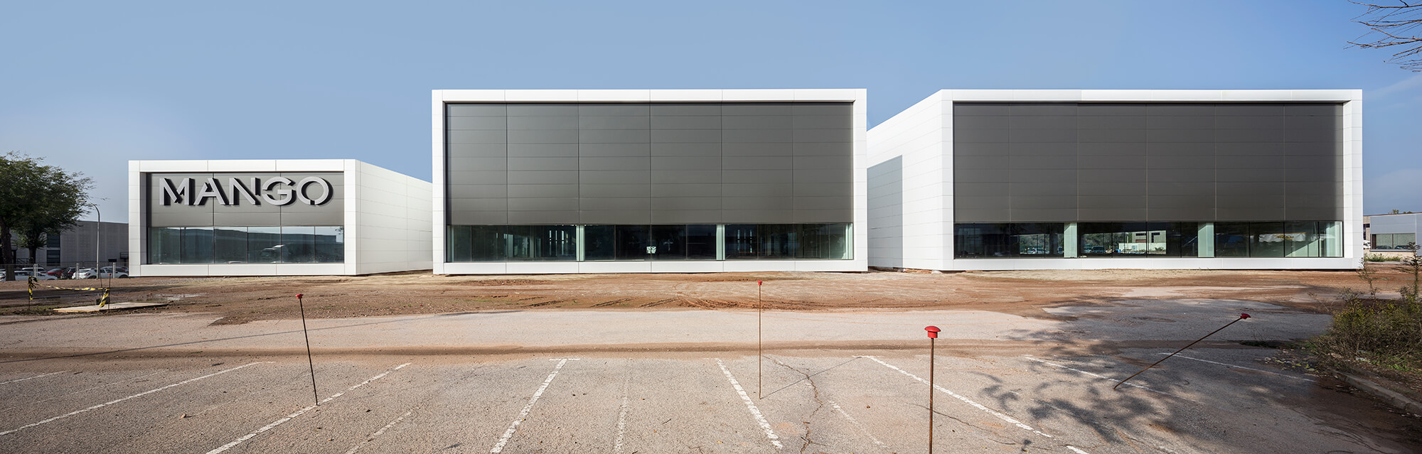 MANGO HEADQUARTER Rafael Vargas Photography · The magician of light